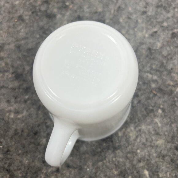 Vintage PYREX White Milk Glass  Creamer with Handle & Pouring Spout - Picture 6 of 9